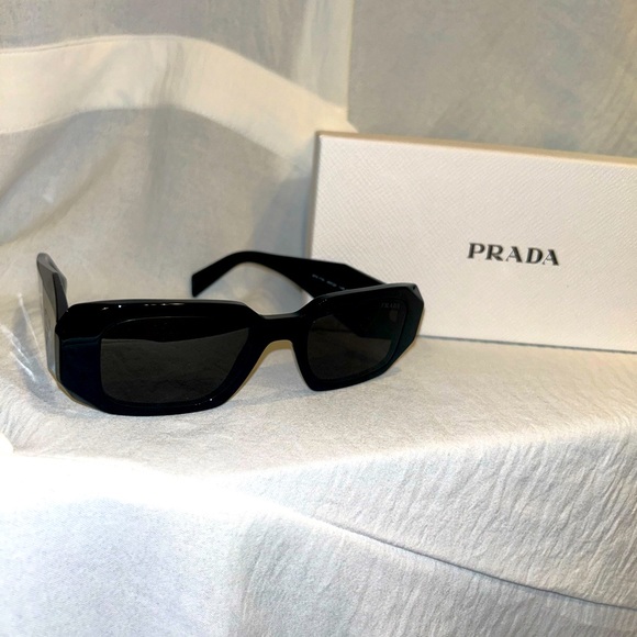 PRADA sunglasses - Picture 1 of 5